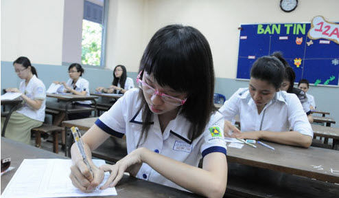 Thí sinh thở phào khi kết thúc thi môn Văn